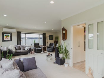 Great Family Home in Poraiti