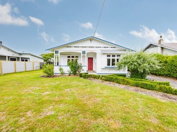 Timeless bungalow for modern living