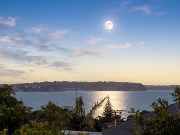 Prime Location, Views & Expansive 1012sqm Land