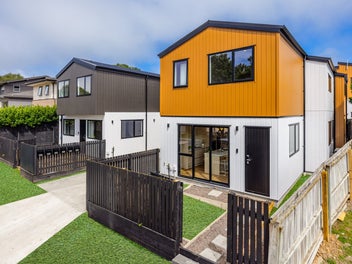 Most effortable Brand New in Standalone!