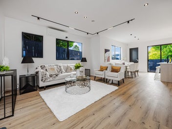 Most effortable Brand New in Standalone!