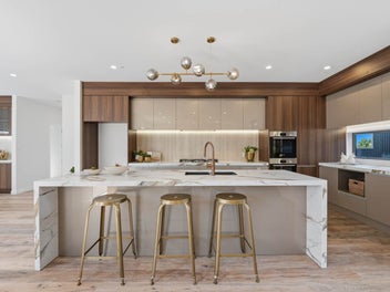 Luxury Living Beside Remuera Golf