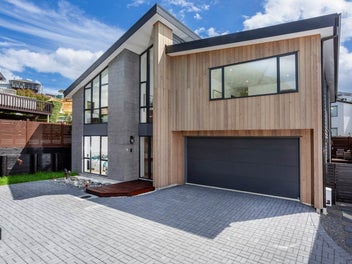 Prestigious Rangitoto School Zone | Premium Living