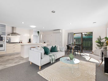 Double glazed, low-maintenance with bonus space