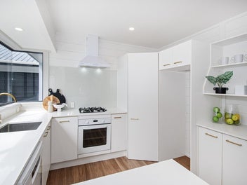 Easy Living in a Location That Sells Itself!