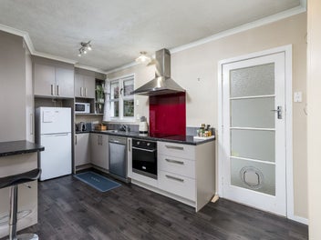 Cosy, Comfortable & Close to Town