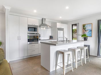 Good Bones, Great Vibes, Better Living