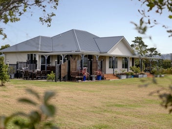 Room to Roam, Views to Inspire