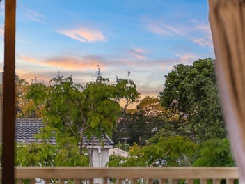 FREEHOLD 2 BATHROOMS and GARAGE