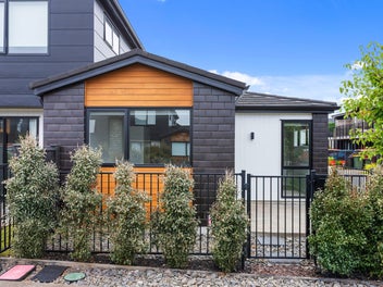 Central Kumeu Living - MUST BE SOLD!