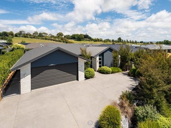 Private Family Sanctuary - Pool and Boat Parking