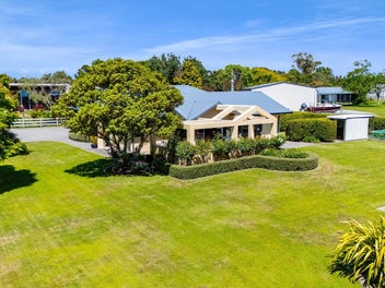 Stunning setting - Spacious family living