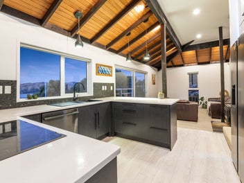 Sun, Space & Spectacular Water Views in Whitby