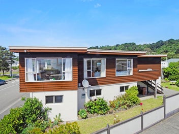 Prime Location. Seaside Living. Exceptional Space.