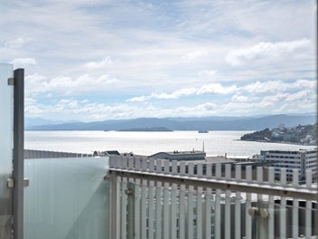 STUNNING PENTHOUSE WITH CAR PARKING