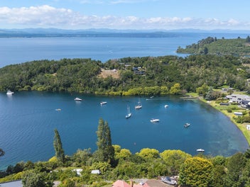 An Iconic Position Beside Lake Taupo