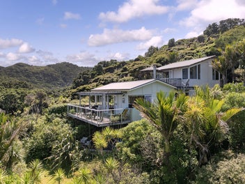 PRIVATELY POSITIONED - PROUDLY PIHA