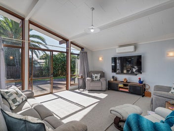 SUPER CENTRAL YET SECLUDED - SINGLE-LEVEL...