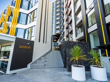 Rare Dual-Key Opportunity Strong Rental Returns!