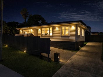 Freehold Living in Prime Te Atatu Location