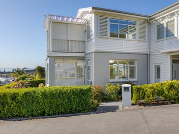 Luxury Coastal, Single-Level Living