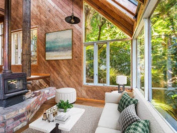 A House in the Trees – A Rare Titirangi Retreat