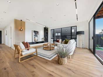 Golf Green, Dual Kitchens & Coastal Views