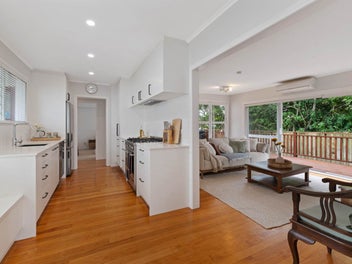 CLASSIC CHARACTER, URBAN GOLD