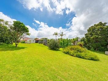 Developers Dream (Full 2307m2 Site!).