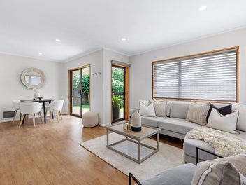 Easy Coastal Living in Prime Mount Location