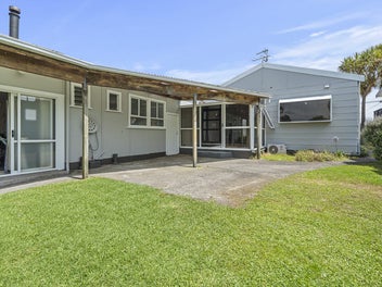 TWO DWELLINGS, BIG SHED, ENDLESS OPTIONS