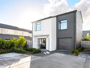 Standalone, Near New