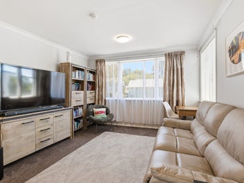 Immaculate Kiwi Classic with Separate Office!