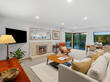 Freehold in a Dazzling Location