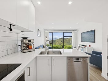 Stunning Views, Modern Townhouse Living