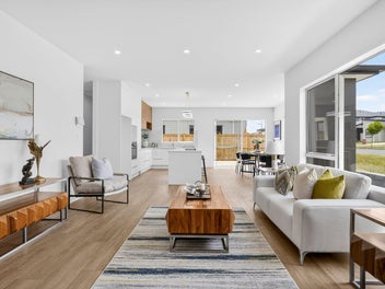 Coastal Living on Prime Corner Site - Clarks Beach