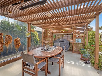 PICTURE PERFECT PRIVACY IN PACIFIC PLACE