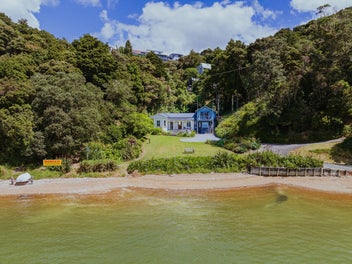 Secluded and special Bay of Islands waterfront gem