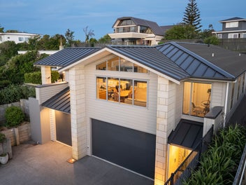 Luxurious Beachside Living