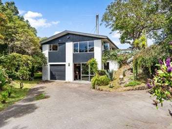 Secluded Somerfield Sanctuary