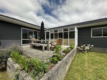 Light-filled family living in Ranui Heights