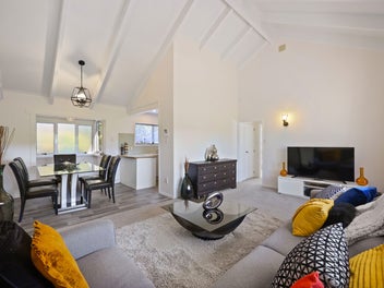 Vendor's plans are set, Must Sell!