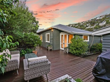 A Block to Beach and in the Golden Triangle