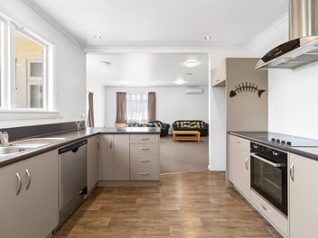 Sunny Spacious Secluded - Vendors Ready to Move On