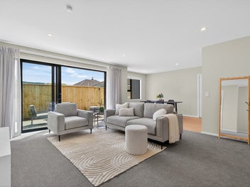 Ready to Go, Curtains and Blinds Already In!