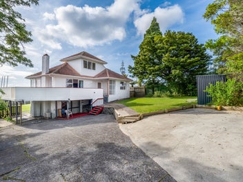 Elevated Family Home, Tourist views