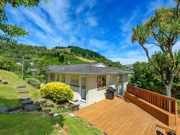 Stunning Oasis Hidden in Charming Lyttelton