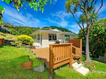 Stunning Oasis Hidden in Charming Lyttelton