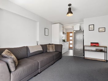 Sunny Secure City-Fringe Living!