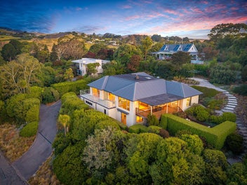 Elevated, Ultra-Private Sanctuary & Alpine Views